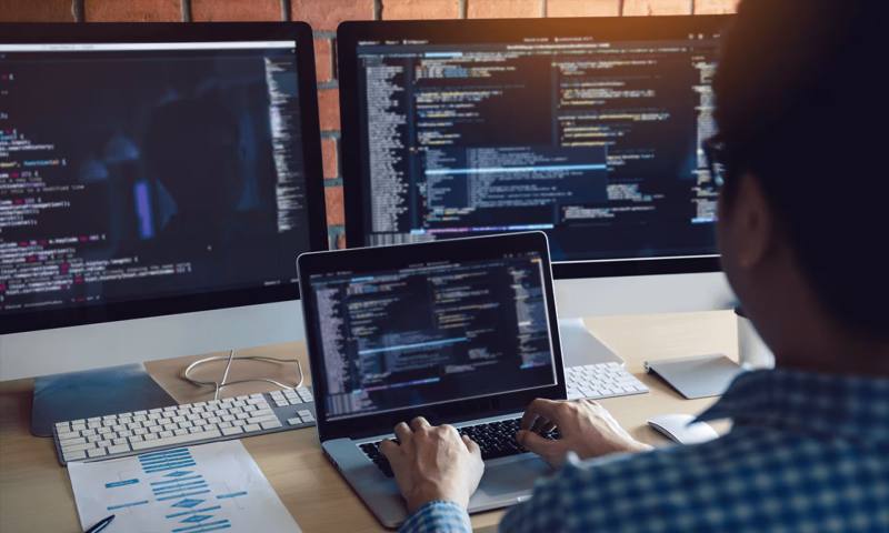 数据科学选型：R与Python如何赋能东港区网站建设？